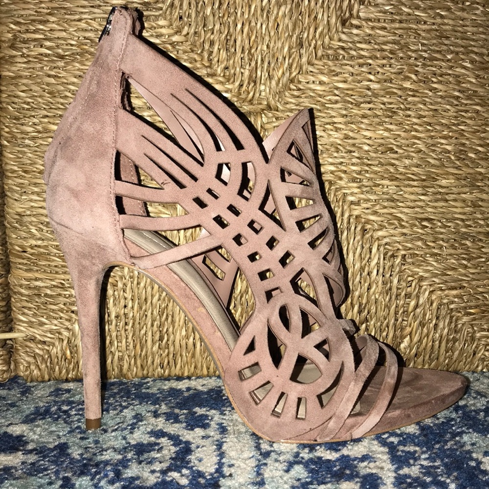 NEVER WORN neutral suede sandal